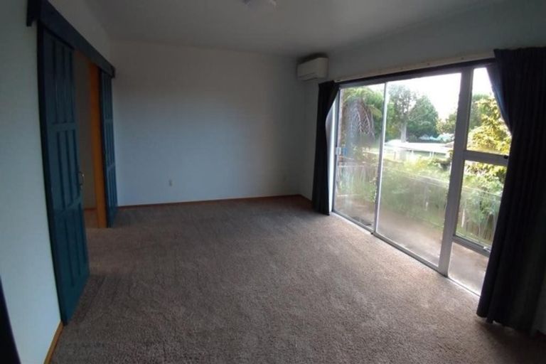 Photo of property in 2/5 Addison Drive, Glendene, Auckland, 0602