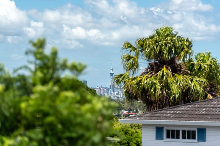 Photo of property in 86 Becroft Drive, Forrest Hill, Auckland, 0620