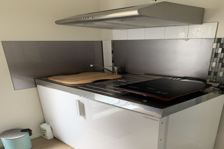 Photo of property in 73 Tamahere Drive, Glenfield, Auckland, 0629