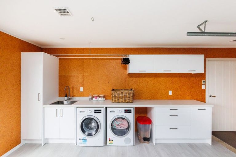 Photo of property in 25 Medallion Court, Kelvin Grove, Palmerston North, 4414