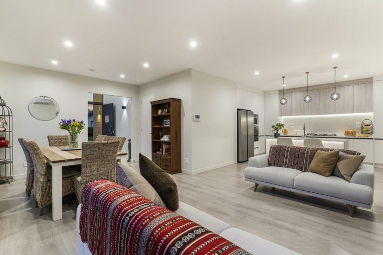 Photo of property in 14 Vinistra Road, Kumeu, 0810