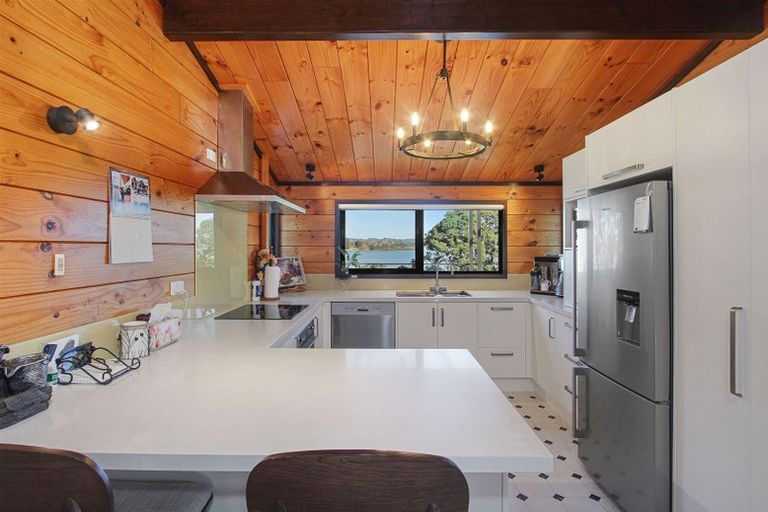 Photo of property in 100 Wharf Road, Clarks Beach, Pukekohe, 2679