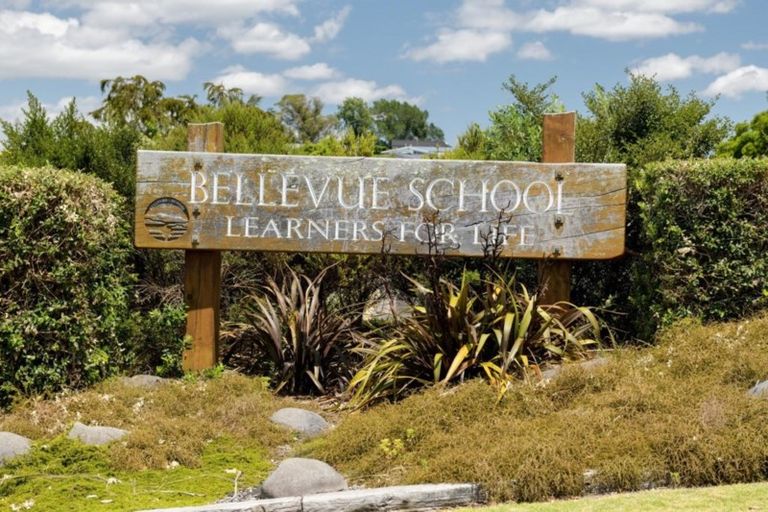 Photo of property in 20 Queen Road, Bellevue, Tauranga, 3110