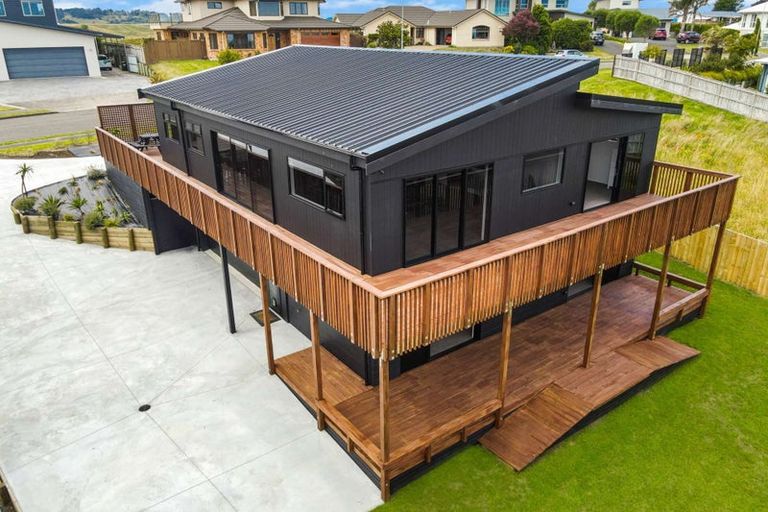 Photo of property in 17 Lithgow Drive, Otamatea, Whanganui, 4500