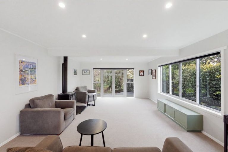 Photo of property in 82 Wairau Road, Oakura, 4314