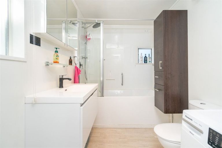 Photo of property in 21 Castle Street, Waihola, Milton, 9073