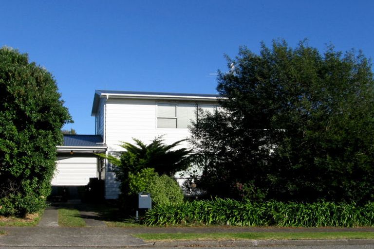 Photo of property in 6 Kaitawa Street, Waikanae Beach, Waikanae, 5036