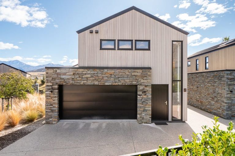 Photo of property in 2 Eichardt Place, Jacks Point, 9371