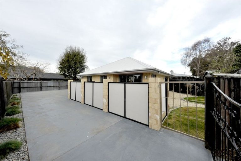 Photo of property in 4a Pinehurst Crescent, Russley, Christchurch, 8042
