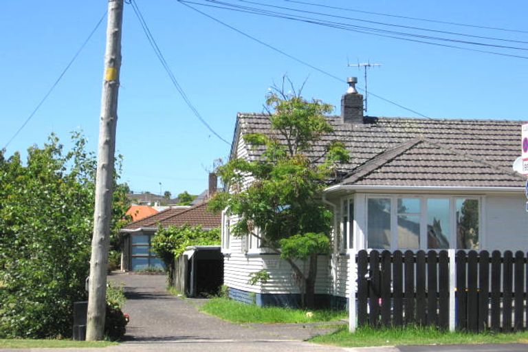 Photo of property in 2/4 Shakespeare Road, Milford, Auckland, 0620