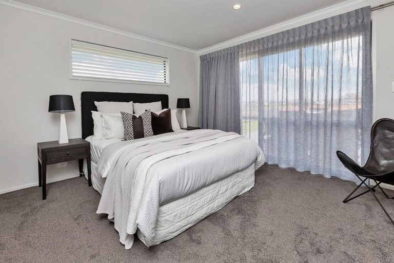 Photo of property in 32 Waitemata Drive, One Tree Point, 0118