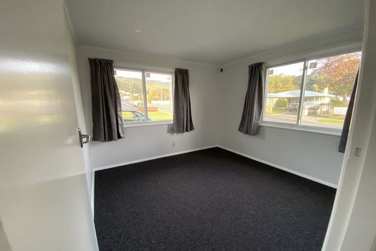 Photo of property in 21 Horoeka Street, Stokes Valley, Lower Hutt, 5019