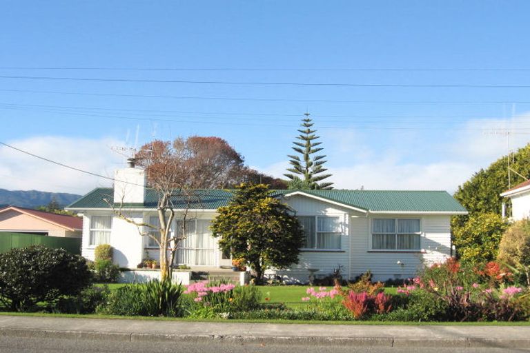 Photo of property in 14 Dunstan Street, Otaki, 5512