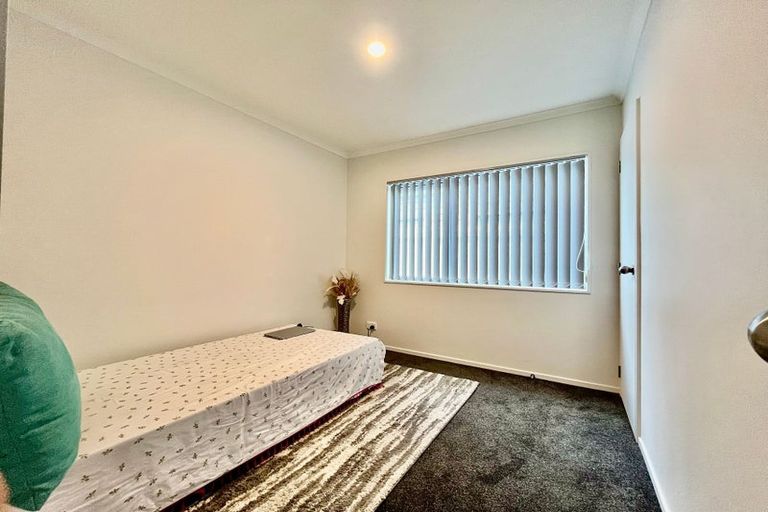 Photo of property in 11 Mokopapa Street, Takanini, 2112
