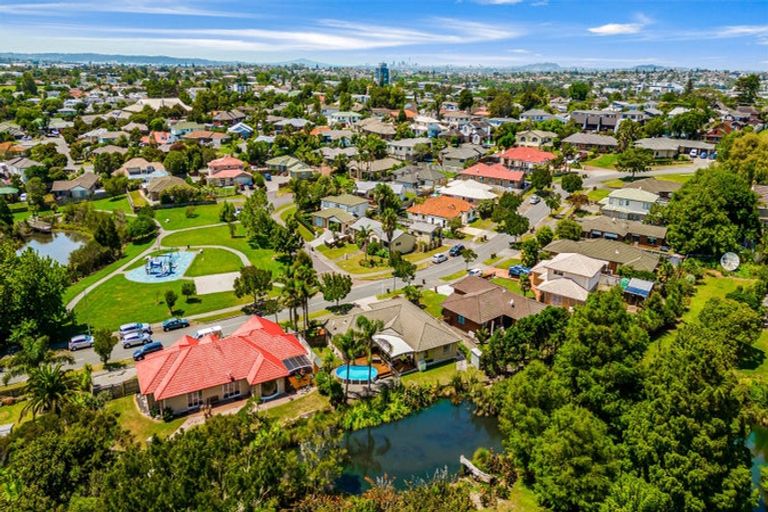 Photo of property in 14 Semillon Avenue, Henderson, Auckland, 0612