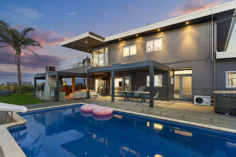 Photo of property in 201 Whangaparaoa Road, Red Beach, 0932