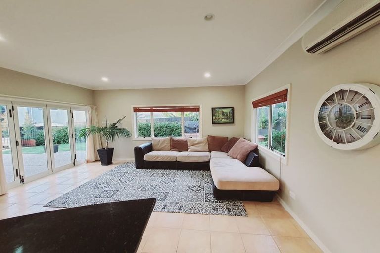 Photo of property in 5b Estuary Views, Shelly Park, Auckland, 2014