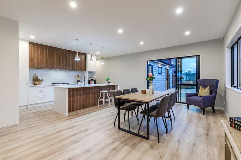 Photo of property in 15 Ropere Street, Kumeu, 0810