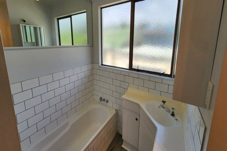 Photo of property in 84 Pioneer Road, Moturoa, New Plymouth, 4310