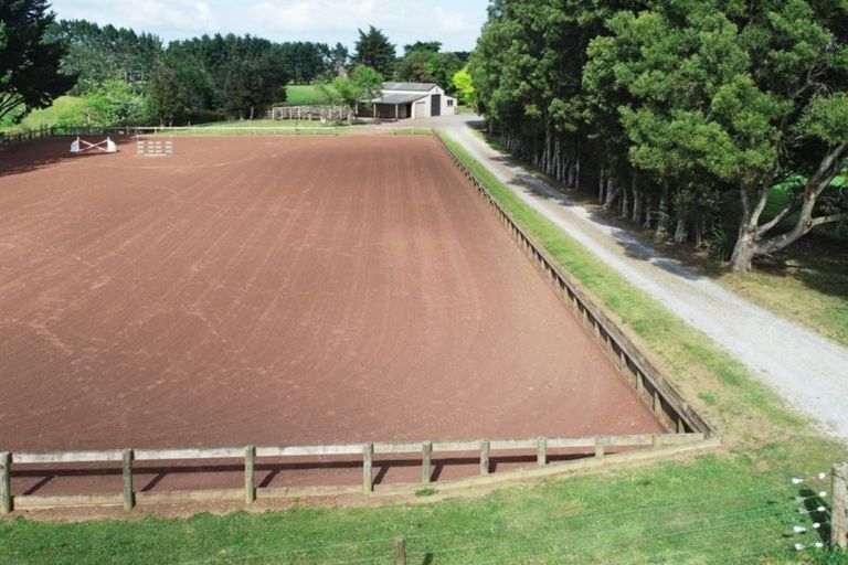 Photo of property in 94 Farmpark Road, Waiuku, 2681