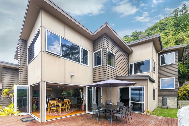Photo of property in 33 Shera Street, Acacia Bay, Taupo, 3330