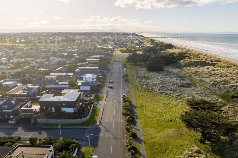 Photo of property in 320 Marine Parade, New Brighton, Christchurch, 8061