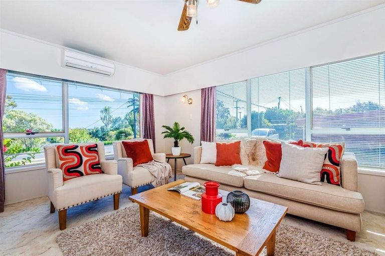 Photo of property in 1/104 Carlisle Road, Browns Bay, Auckland, 0632