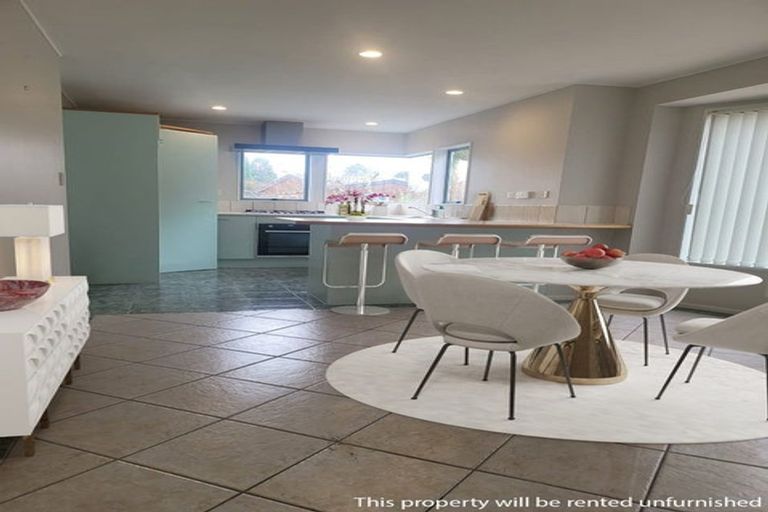 Photo of property in 1/19 Goldfinch Rise, Unsworth Heights, Auckland, 0632