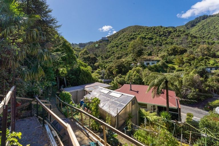 Photo of property in 16 Arthur Crescent, Waikawa, Picton, 7220