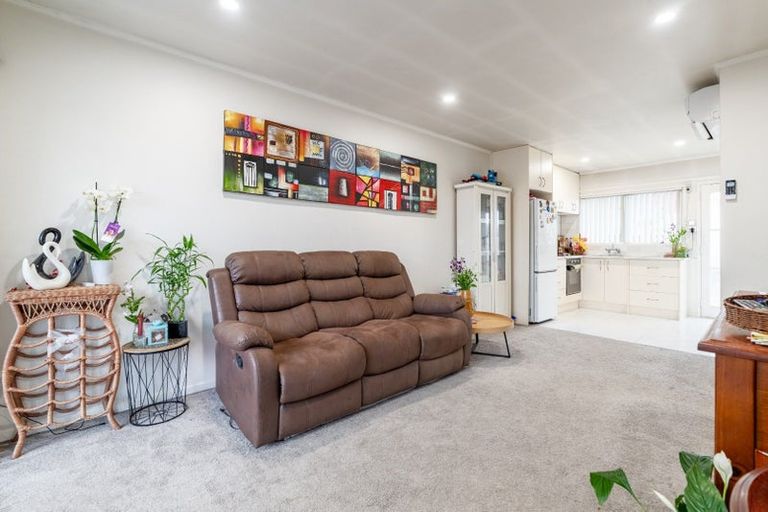 Photo of property in 4/6 Ray Small Drive, Papakura, 2110