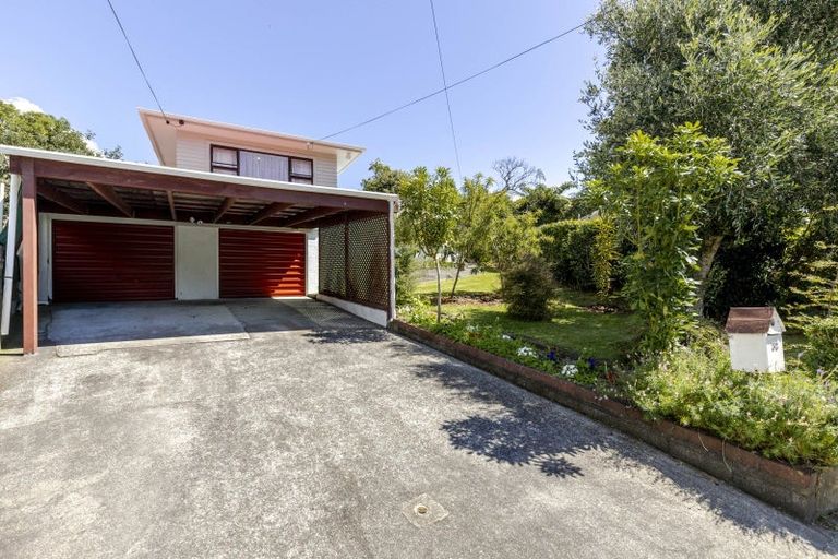 Photo of property in 32 Beaumont Crescent, Frankleigh Park, New Plymouth, 4310