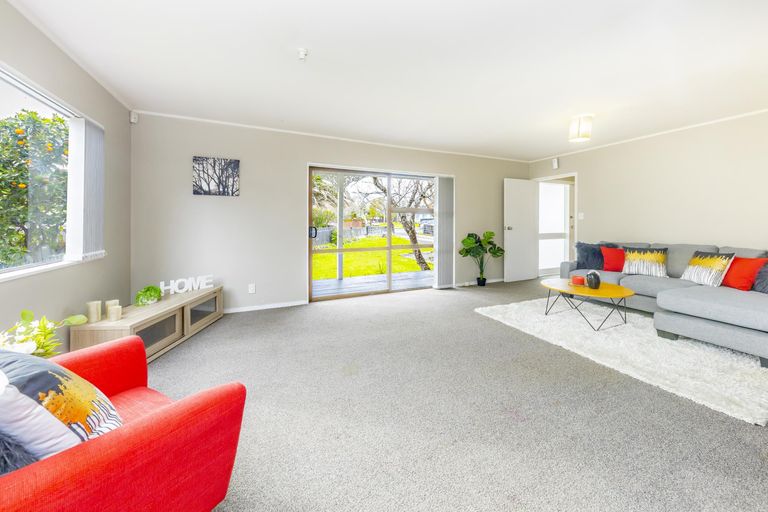 Photo of property in 11 Slim Place, Clendon Park, Auckland, 2103