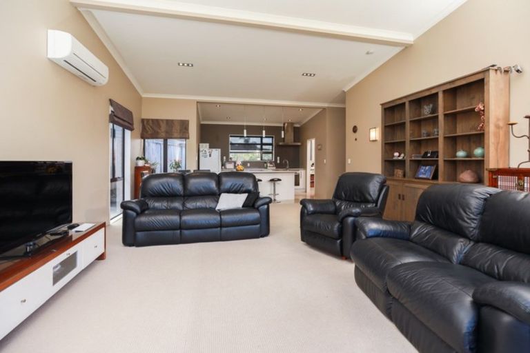 Photo of property in 13 Gibbston Close, Huntington, Hamilton, 3210