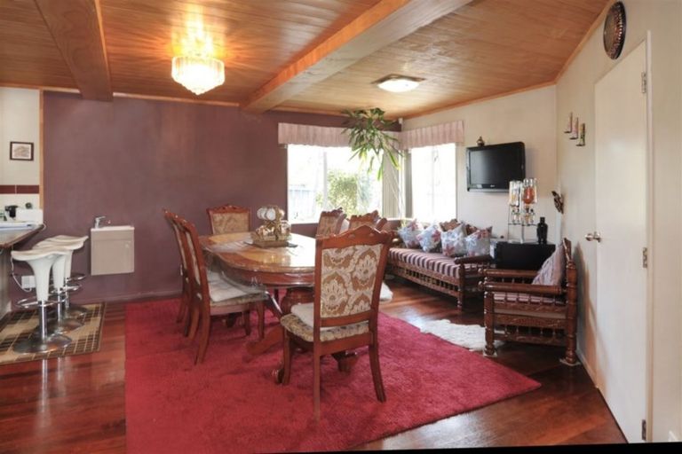 Photo of property in 2a Bamboo Grove, Kelston, Auckland, 0602