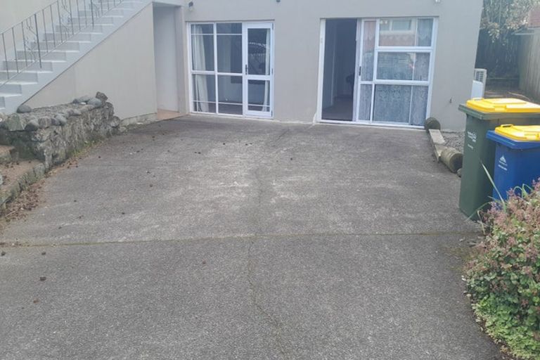 Photo of property in 35 Holland Road, Hillcrest, Auckland, 0627