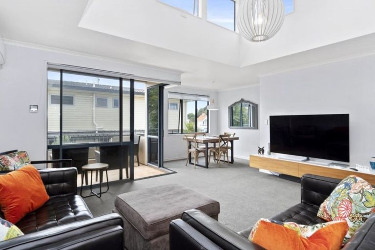 Photo of property in 2/8 Victoria Road, Mount Maunganui, 3116