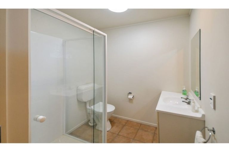 Photo of property in 7/372 Rosedale Road, Rosedale, Auckland, 0632