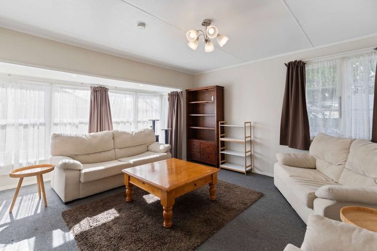 Photo of property in 18 Montrose Place, Takaro, Palmerston North, 4412