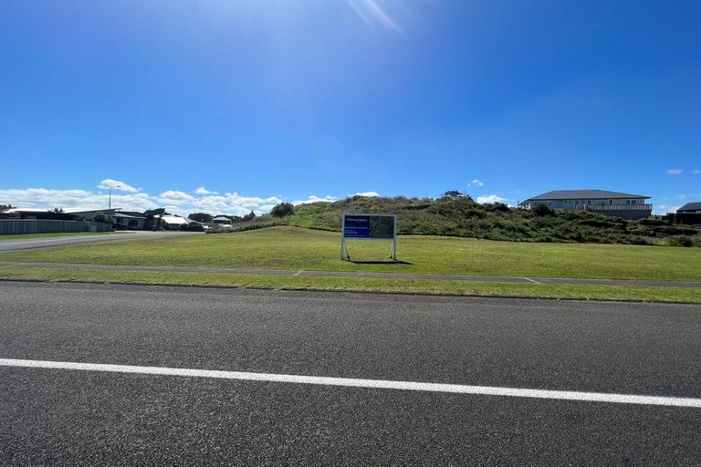 Photo of property in 16 Longbeach Drive, Castlecliff, Whanganui, 4501