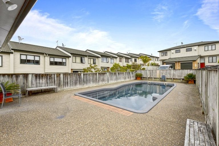 Photo of property in 33/22 Northcross Drive, Oteha, Auckland, 0632