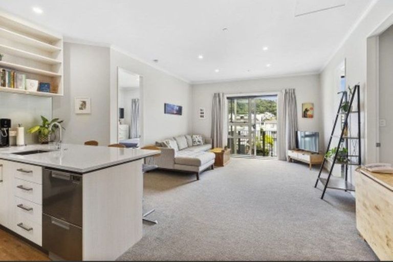 Photo of property in Stadium Garden Flats, 202/107 Thorndon Quay, Pipitea, Wellington, 6011