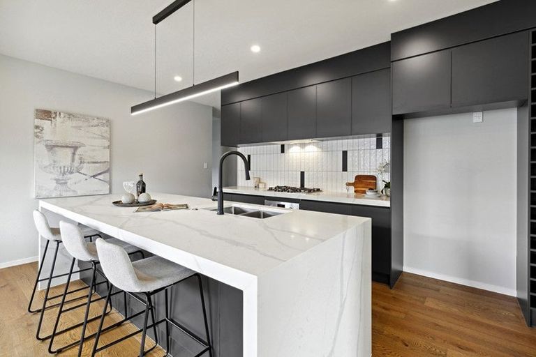 Photo of property in 11 Mcindoe Road, Kumeu, 0810