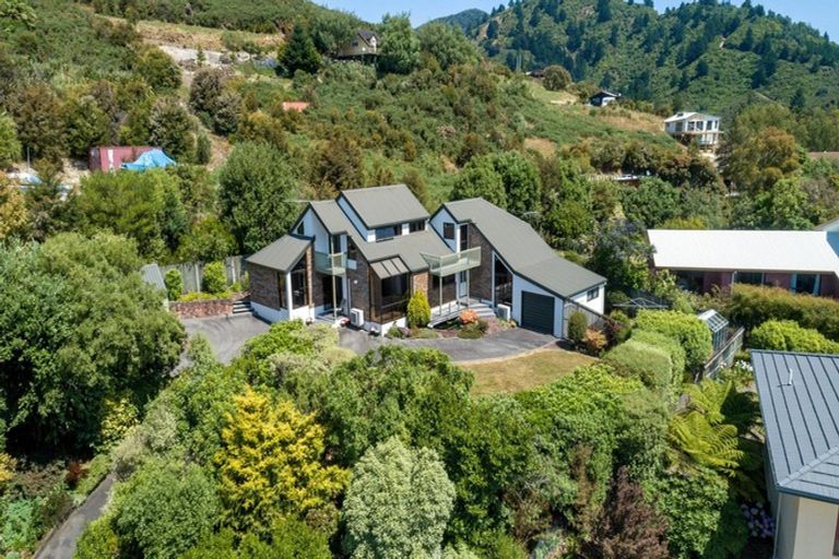 Photo of property in 18 Moana View Road, Waikawa, Picton, 7220