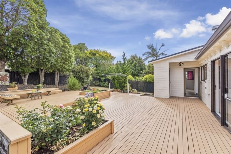 Photo of property in 8 Curacao Place, Half Moon Bay, Auckland, 2012