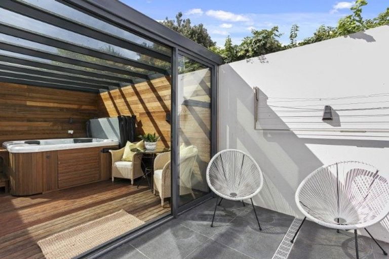 Photo of property in 10 Onslow Street, St Albans, Christchurch, 8014