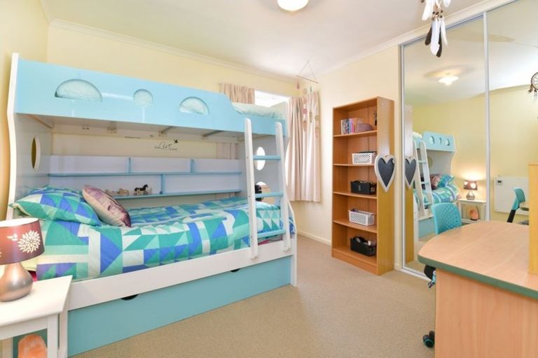 Photo of property in 11 Roberta Crescent, Orewa, 0931