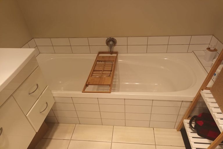 Photo of property in 2/64 Kawaha Point Road, Kawaha Point, Rotorua, 3010