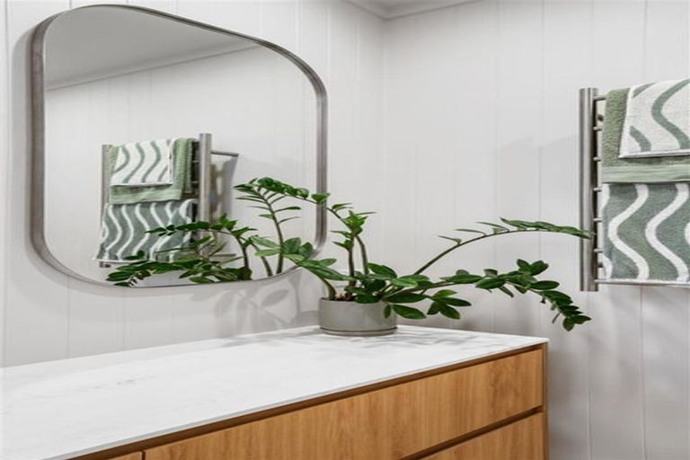 Photo of property in 111 Waireka Place, Whangamata, 3620