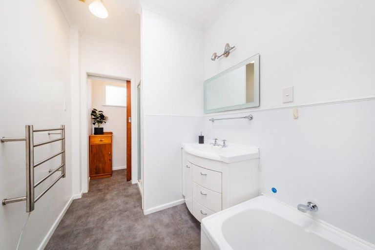 Photo of property in 17 Manawatu Street, Hokowhitu, Palmerston North, 4410