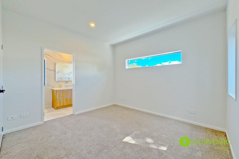 Photo of property in 7c Buisson Glade, West Harbour, Auckland, 0618